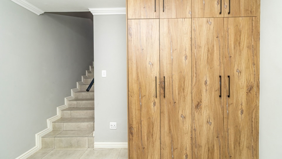 3 Bedroom Property for Sale in Fraaiuitsig Western Cape